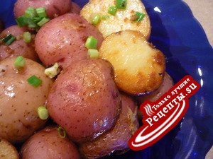 Картофель печёный с чесноком.