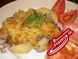 Курица с картофелем под грибным соусом