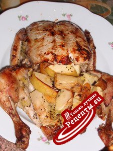 Курица запеченная с киви и сухофруктами.