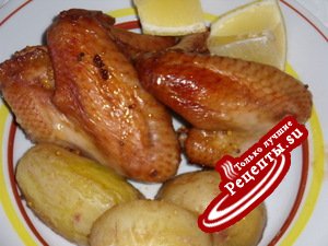 Куриные крылышки в духовке с картофелем