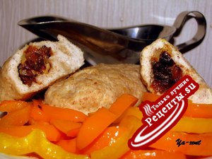 Куриные зразы с сухофруктами и гарниром из печёных перцев