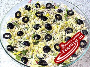 Легкий салат из редиса с маслинами