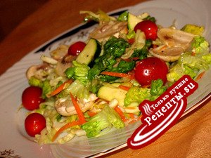 Лёгкий салат "Сезонный",с сырыми шампиньонами