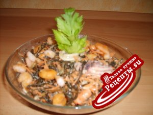 морская капуста с морепродуктами и корейской морковью