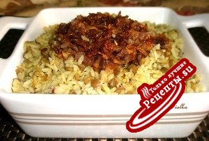 "Мжаддара" или рис с чечевицей и жареным луком