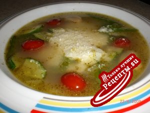Овощной суп с белой фасолью,соусом песто и сыром пармезан