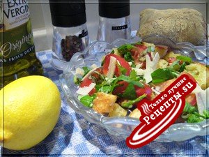 Панцанелла (Panzanella) - тосканский хлебный салат с помидорами