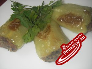 Перец фаршированный беконом, картофелем и грибами