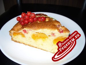 Пирог " Шалунья " (с абрикосами и смородиной)