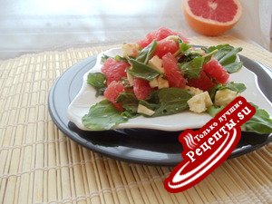 Салат из розового грейпфрута с руколой и сыром (завтрак для себя любимой)