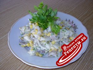 Салат из селедки с кукурузой