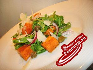 Салат из тыквы с рукколой и пармезаном