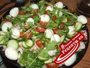 салат с креветками и перепелиными яйцами от bigi
