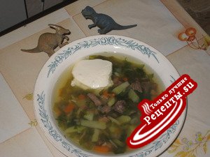 Салатный суп с солеными огурцами.
