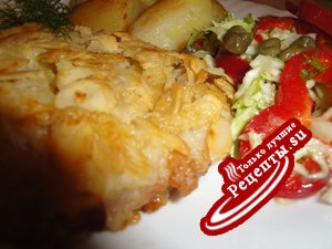 Шницель в миндально-сырной панировке с пряным овощным салатом