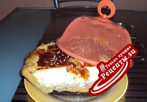 Сырно-луковый пирог с копченым салом и беконом