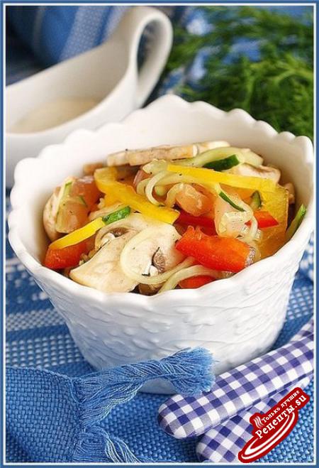 Салат из сырокопченой куриной грудки с овощами