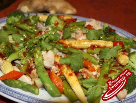 Тайский салат из курицы со спаржей