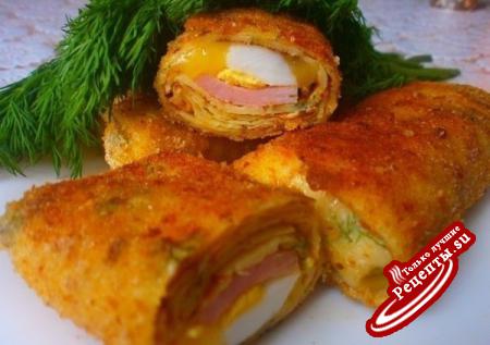 Блинчики с ветчиной, яйцами и сыром в панировке