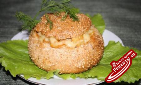 Салат Счастье дракона с мясом и картофелем в булочке