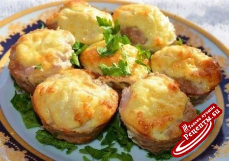 Мясные кексы с сырно-яичной начинкой.Готовиться просто и быстро)